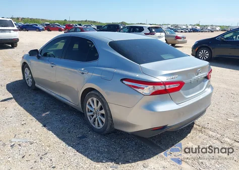 2018 Toyota Camry Le z USA, uszkodzony, nr VIN JTNB11HK4J3047612